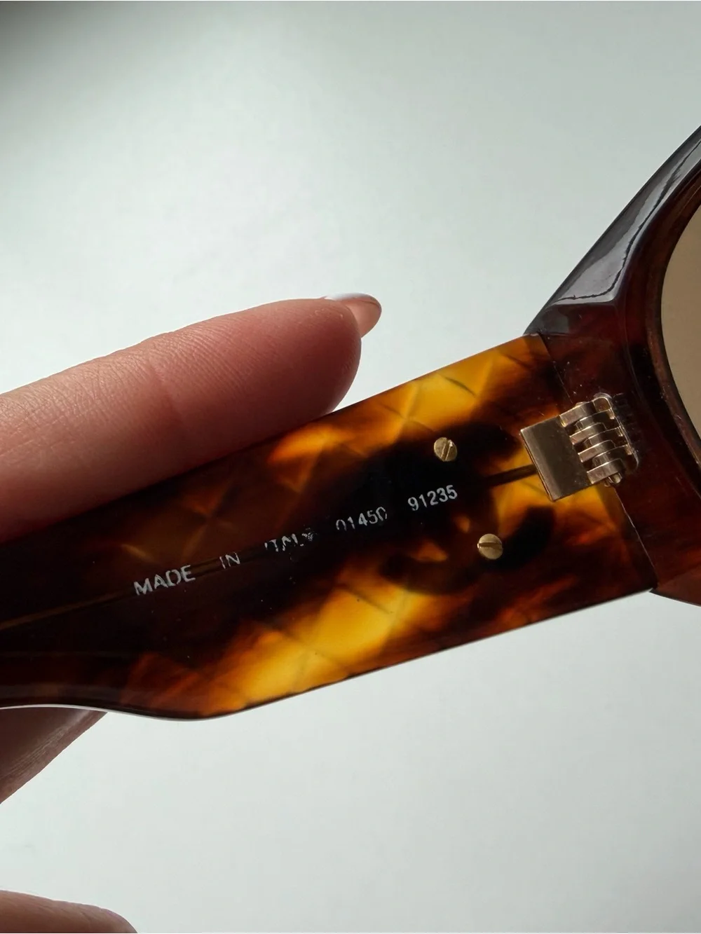 CHANEL stylish tortoiseshell
